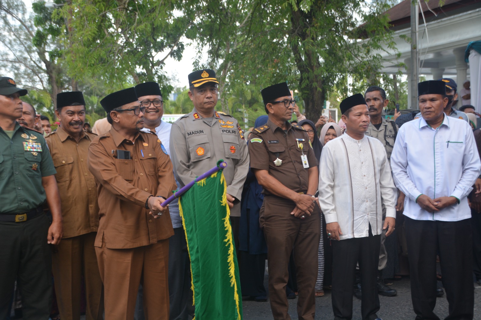 Pj Walikota Langsa Bersama Forkopimda Lepas Jamaah Calon Haji Kota Langsa