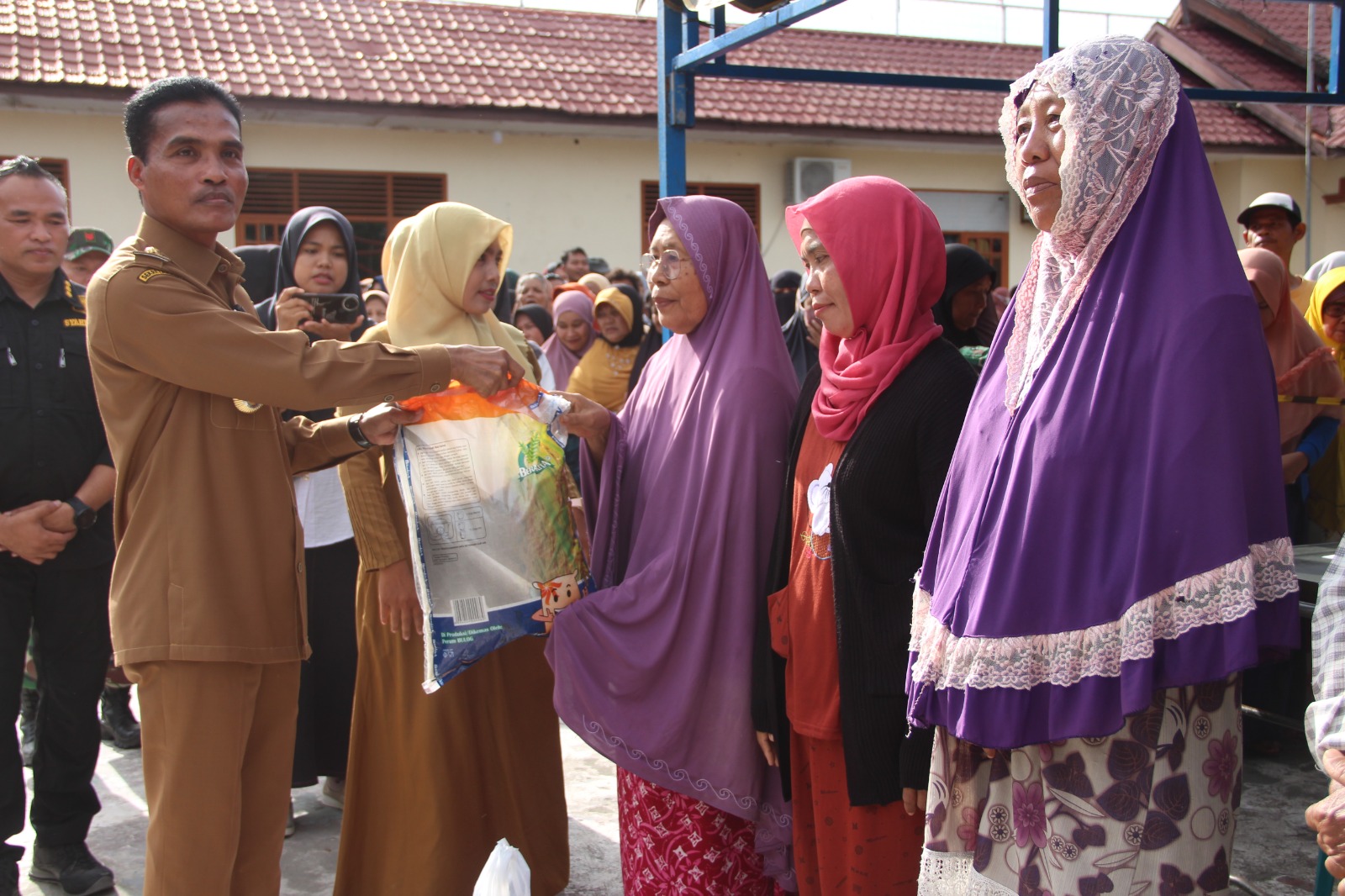 Pasar Murah Kembali Digelar Kodim 0104/Atim Dalam Rangka Meriahkan HUT TNI ke 78 Tahun 2023